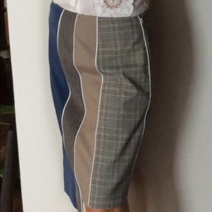 Skirt. Low waist with asymmetrical hem